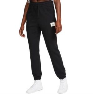 Jordan Nike Women's Size L. Black Standar Fit.